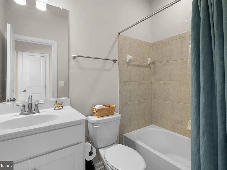 16154 Bowery St — Photo 20