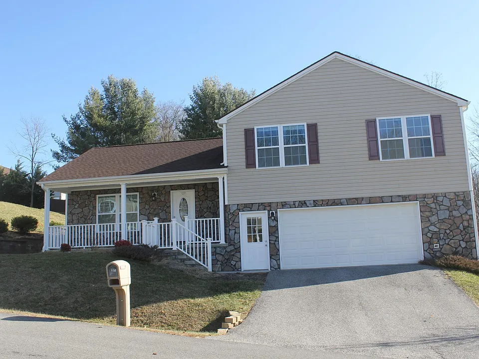 320 Robin Hood Dr