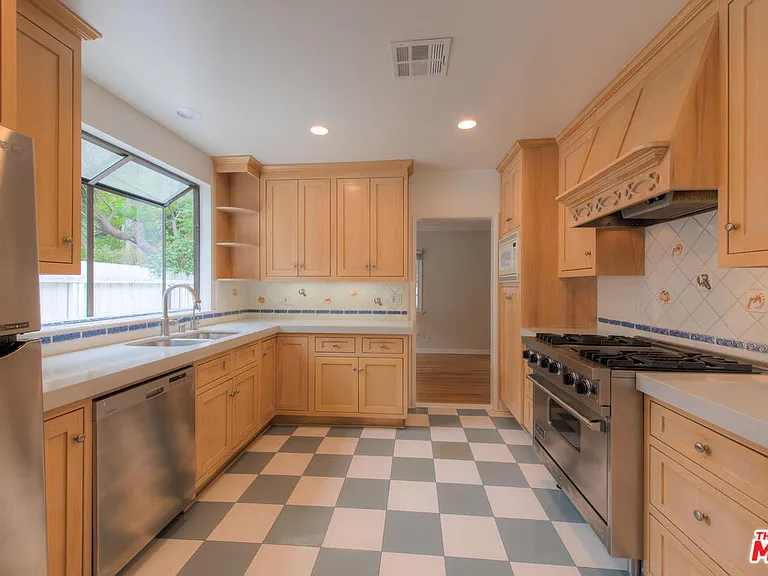 4110 Sunnyslope Ave — Photo 8