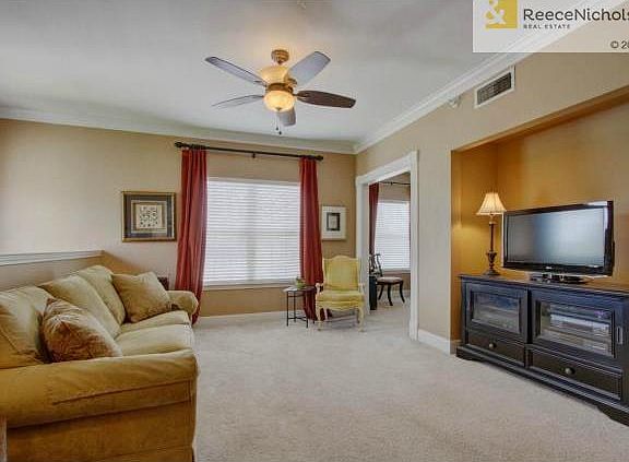 Open spacious floor plan!