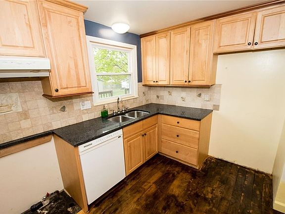 2nd image of 54 Wickwine Ln