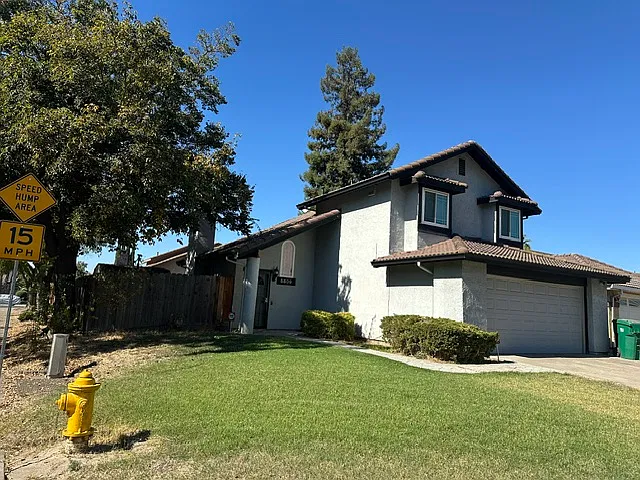 3 bed, 2.5 bath, 1401 sqft, $2,500 — Photo 2