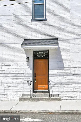 151 N York St Photo 1