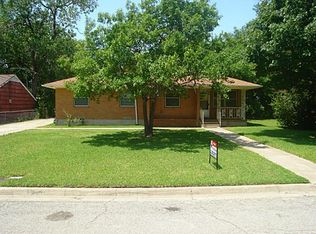 1309 N Howeth St, Gainesville, TX 76240