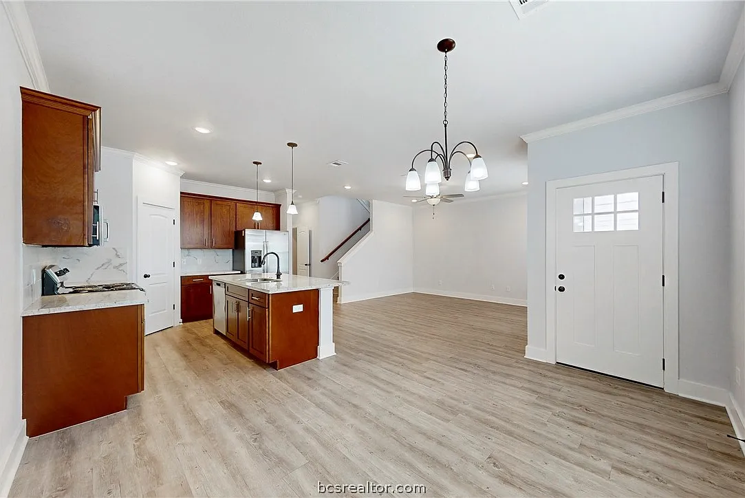4 bed, 4.5 bath, 1864 sqft, $2,200 — Photo 2