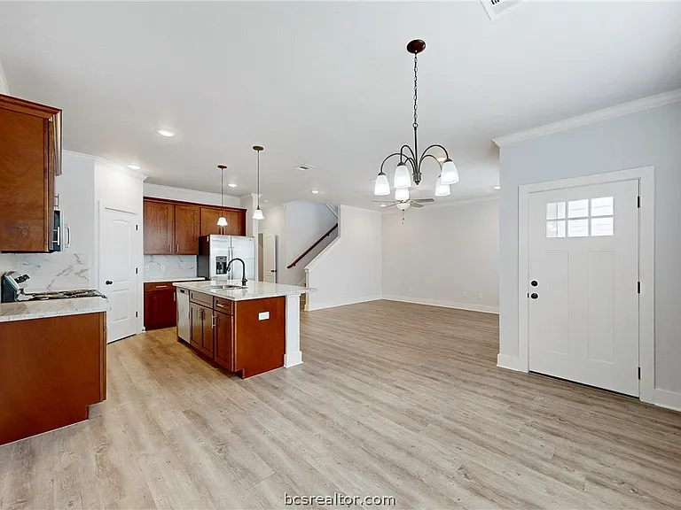 2109 Jax Dr — Photo 2