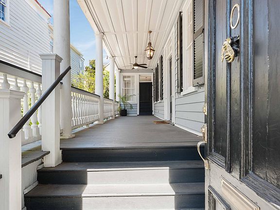 3rd image of 100 Queen St