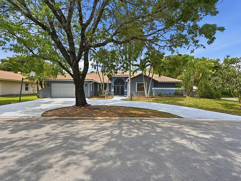9033 NW 47th Ct — Photo 33