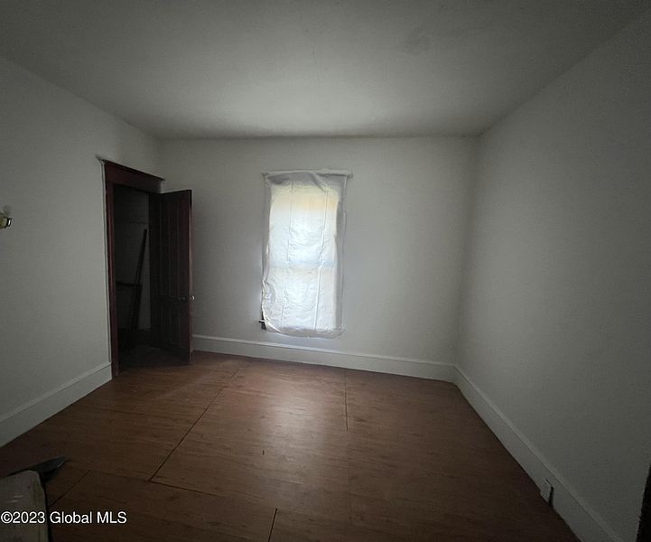 4th image of 52 Montgomery Street