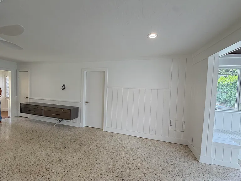 204 S Seacrest Cir — Photo 12