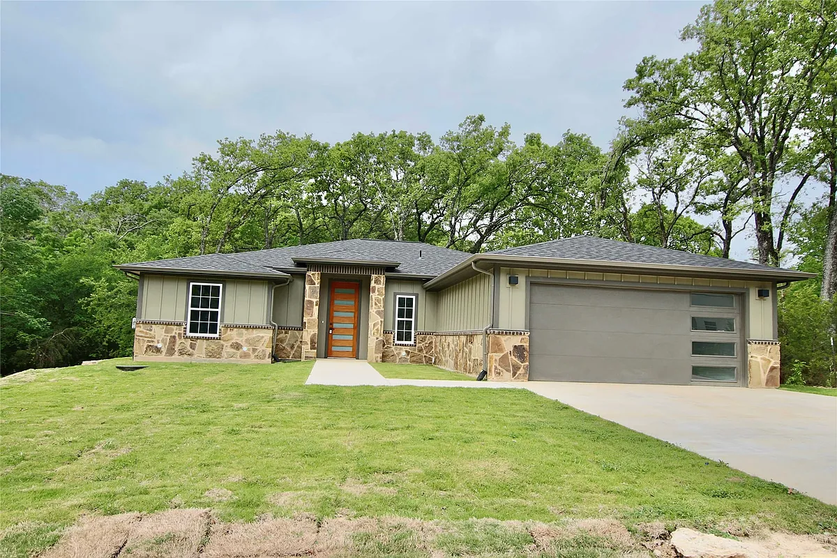 Building Photo - 851 Welch Ln
