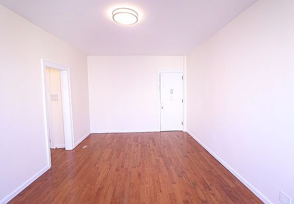 2nd image of 132-70 Sanford Ave #5-D