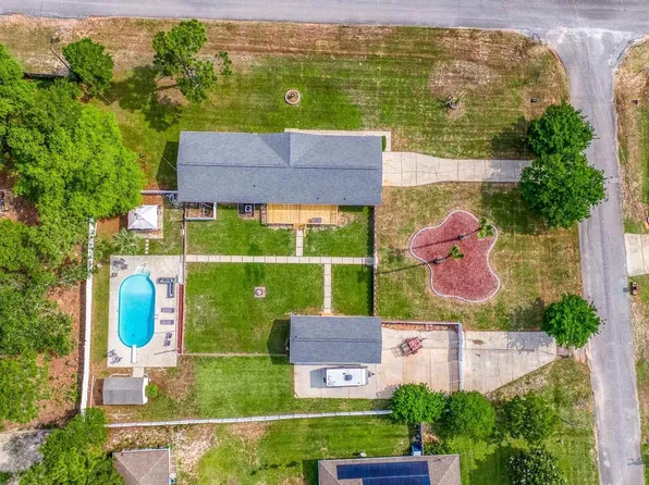 1828 Sundown Dr, Navarre, FL 32566