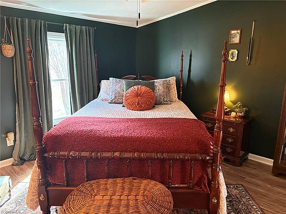 2nd image of 1063 Pell Rd