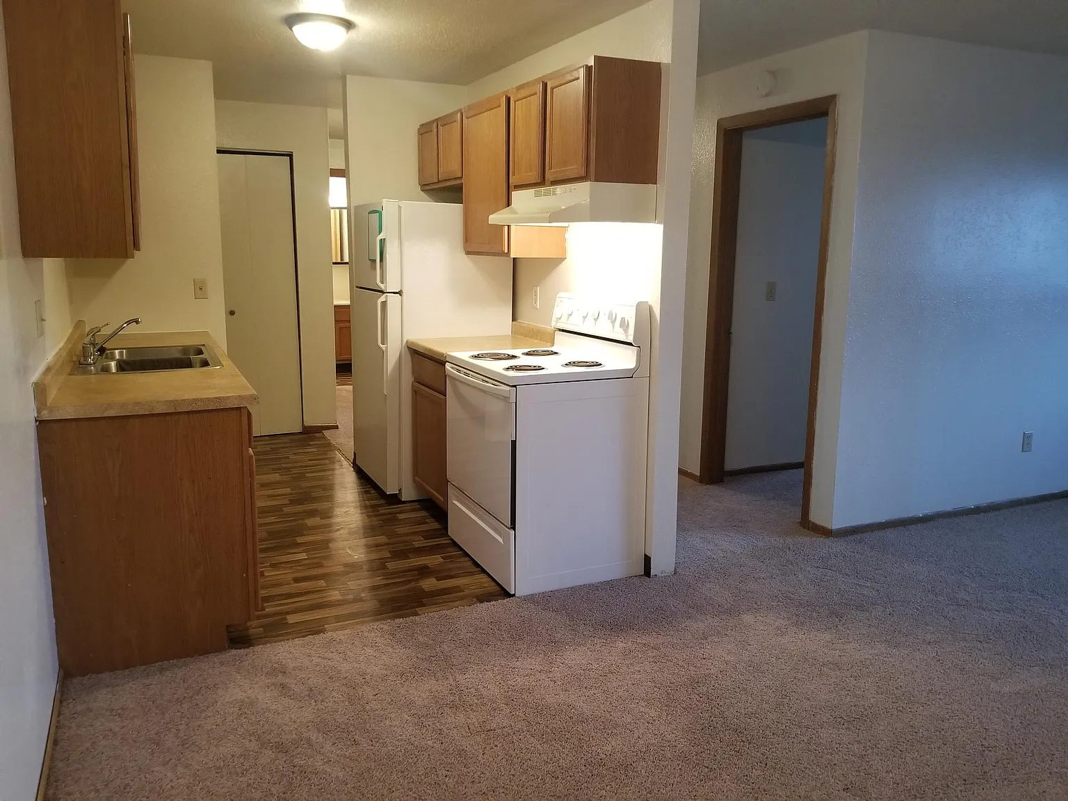 2 bed, 700 sqft, $685 — Photo 4