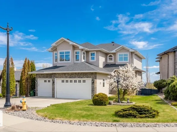 3412 Macneil Link NW, Edmonton, AB T6R 3V4