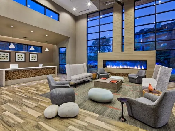 Lake+House Apartments