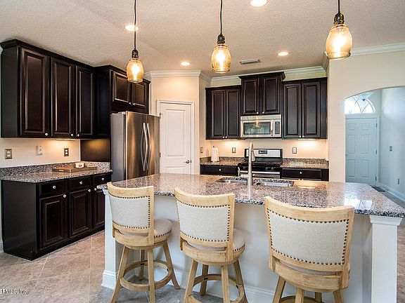 2nd image of 521 Captiva Dr