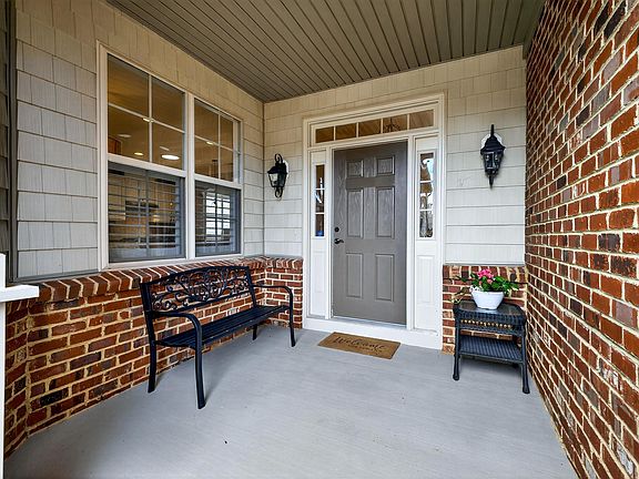 2nd image of 6117 Leesburg Ln