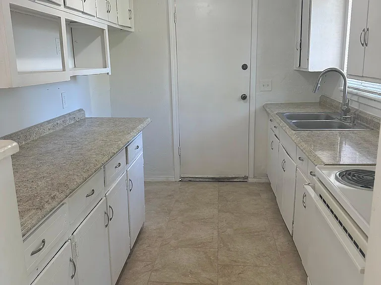 3713 Mallard Dr — Photo 4