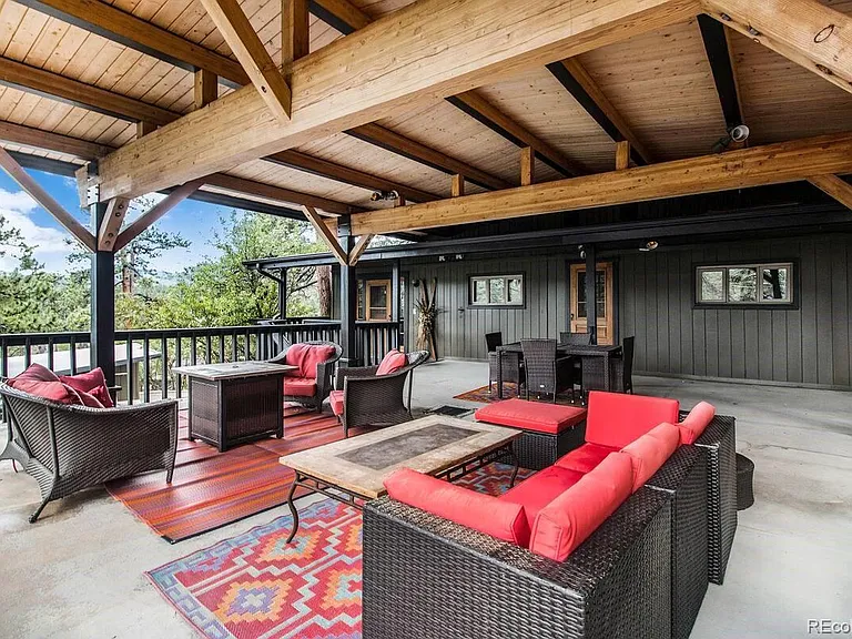 28433 Kinnikinnick Rd #UPPER — Photo 16