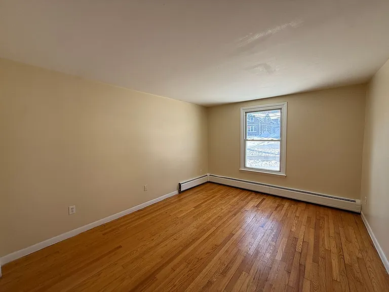 377 Stanley St — Photo 8