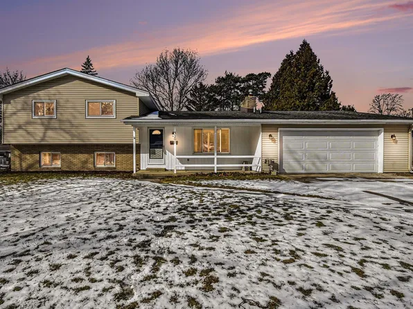 3207 Greenway Dr, Midland, MI 48642