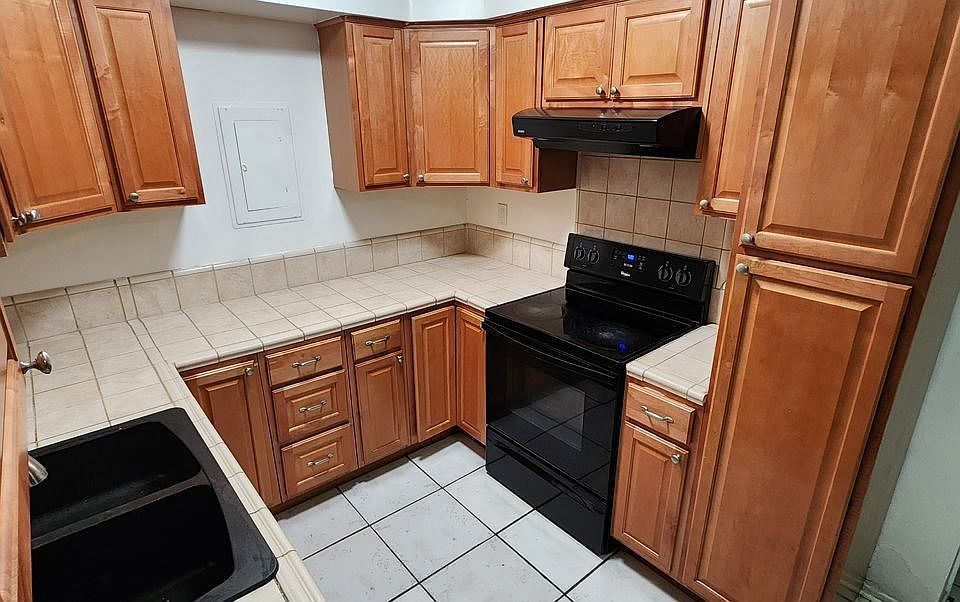 2nd image of 2025 Las Vegas Ave APT 13