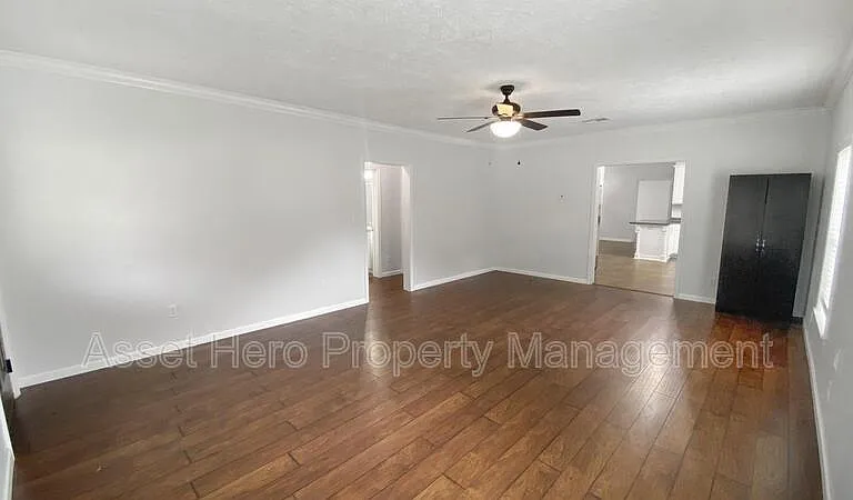 1006 Cedar St — Photo 2
