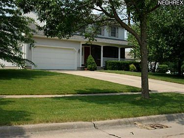 1st image of 925 Essex Ln