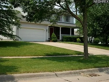 925 Essex Ln photo 1