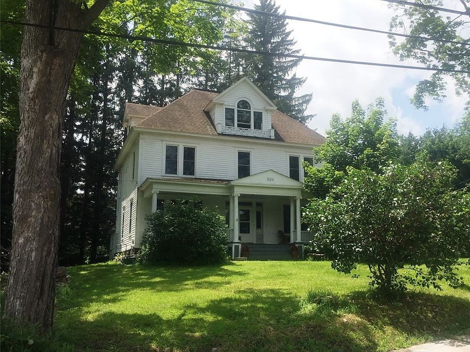 1st image of 137 W Main St