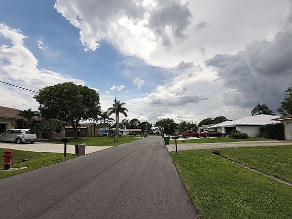 4th image of 1585 SE Sinbad Ave