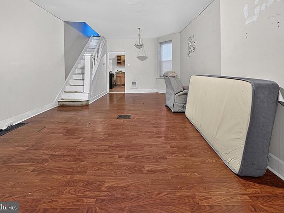 4th image of 7279 Saybrook Ave
