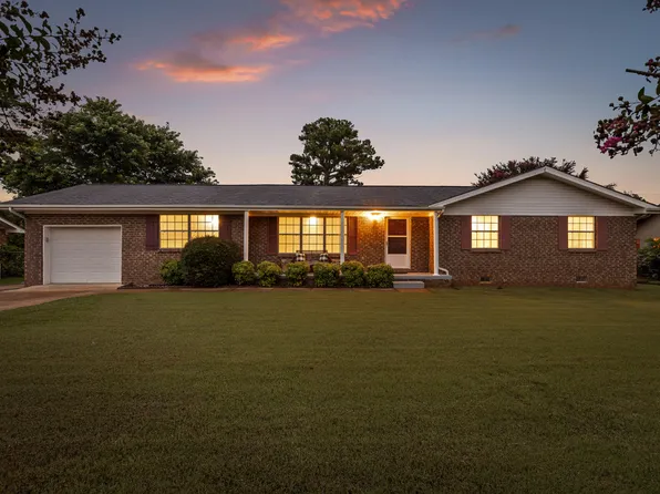 325 Kelsey Dr, Rossville, GA 30741