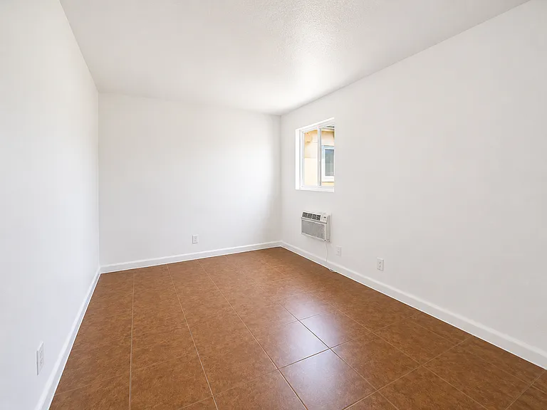 Pompano Gardens — Photo 25