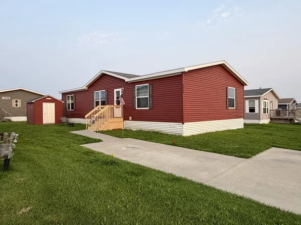 2020 NW Peregrine Pl, Stewartville, MN 55976