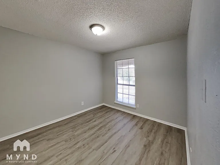 717 Timberoaks Dr — Photo 17