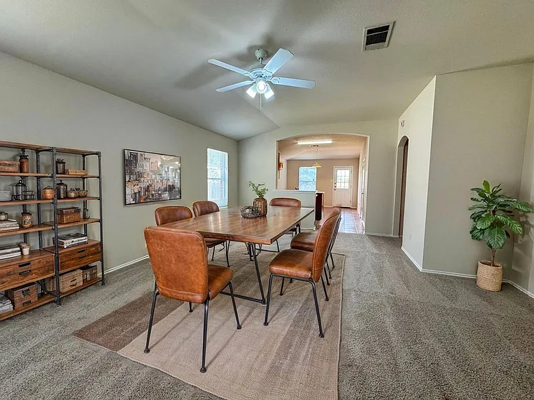 113 Salado Dr — Photo 7