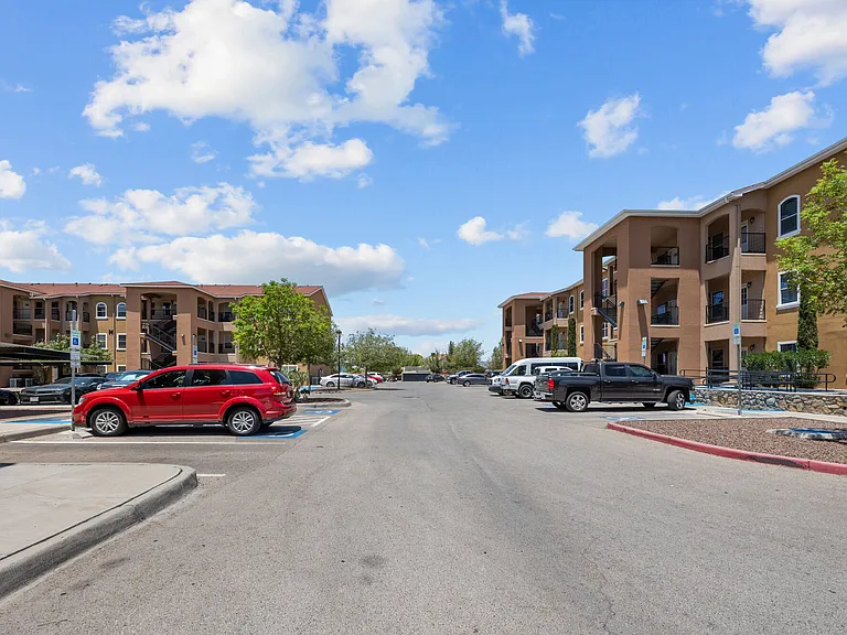 Las Torres Apartments — Photo 39