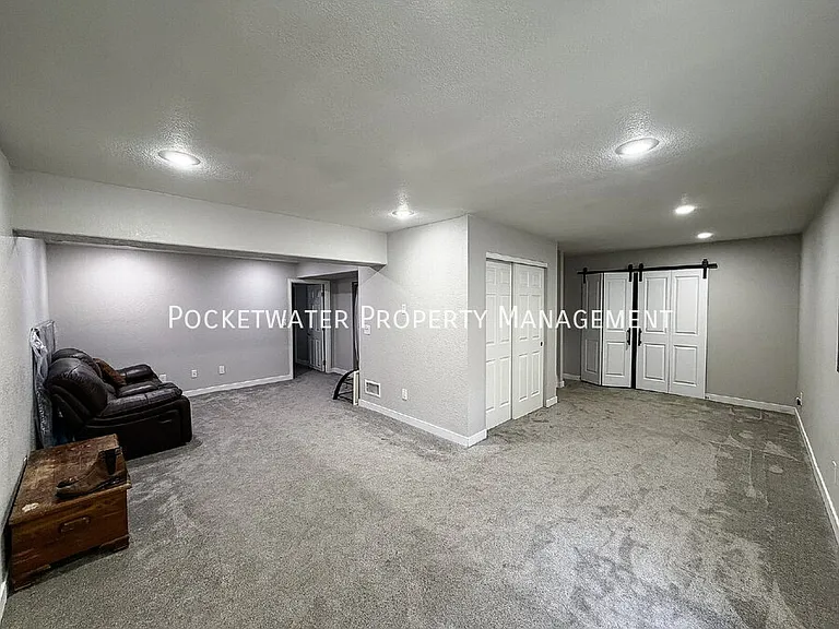 2127 Mountain Iris Dr — Photo 18
