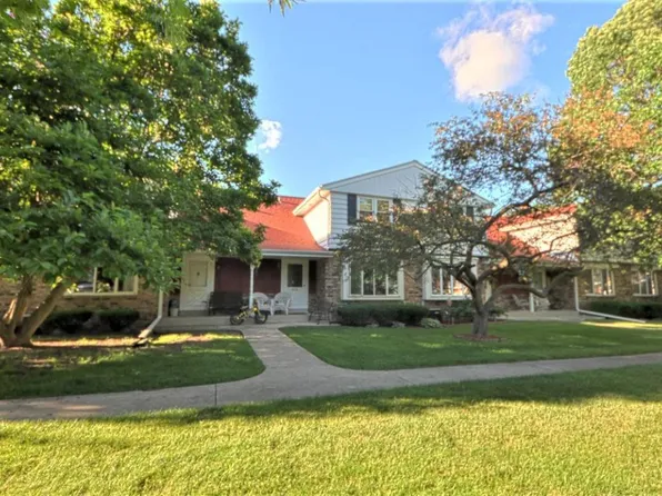 3119 W King Arthurs Ct #3119, Greenfield, WI 53221