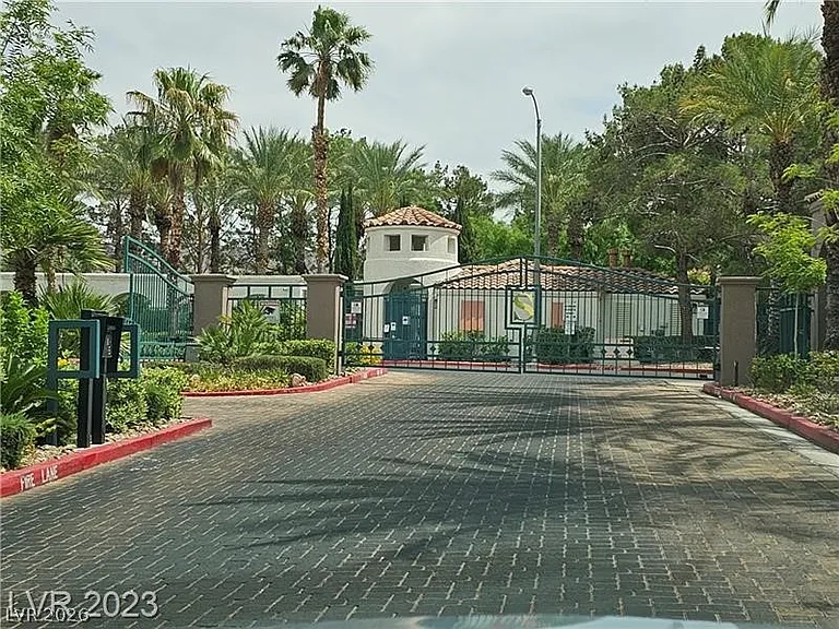 285 Spring Palms St — Photo 31