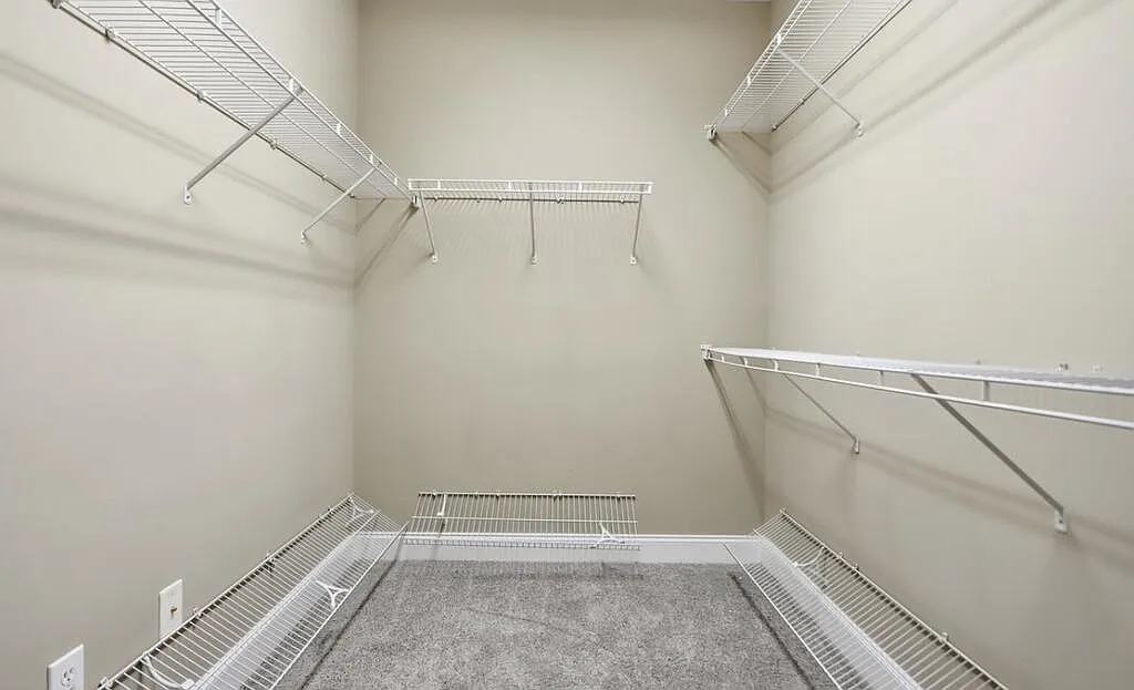 3 bed, 34 sqft, $1,950 — Photo 2