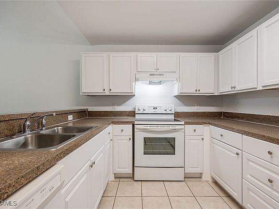 4th image of 4621/4623 28th St SW