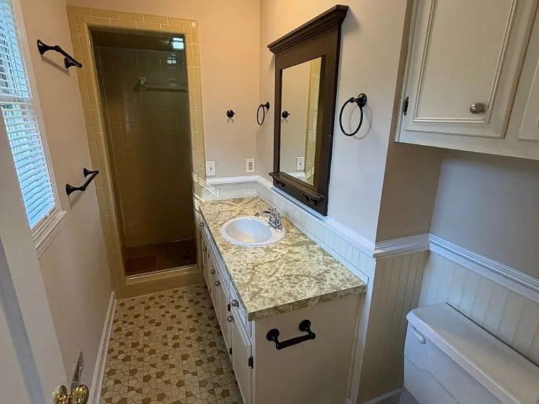 1600 Parklawn Dr — Photo 17