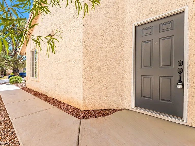 9724 Panorama Cliff Dr — Photo 5