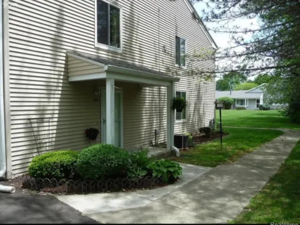 1107 Leisure Dr, Flint, MI 48507