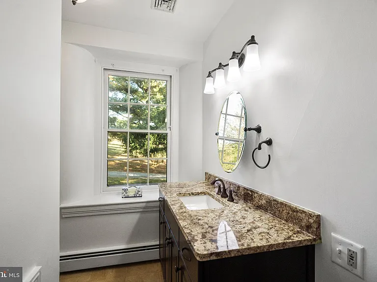 1025 N Chatham Rd — Photo 24