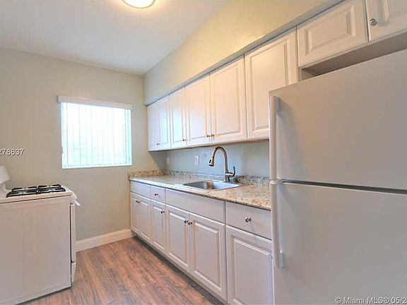 5th image of 10200 E Bay Harbor Dr APT 10D